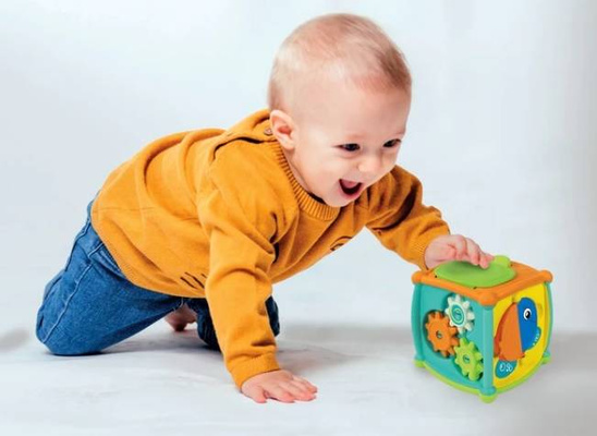 CLE Baby Interaktywna kostka dla maluszka 17670