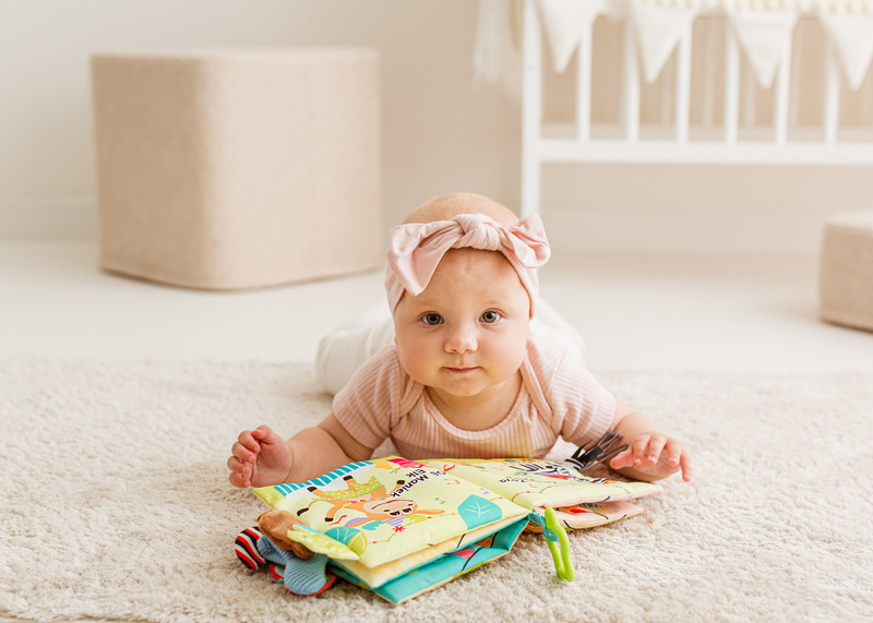 Jolly Baby Książeczka Zwierzaki na urodzinach Ogonki