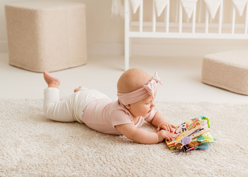 Jolly Baby Książeczka Zwierzaki na urodzinach Ogonki