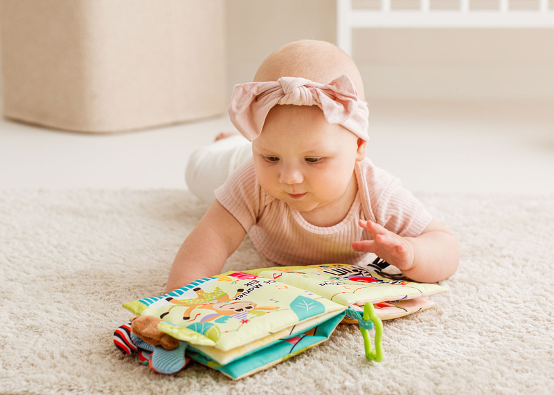 Jolly Baby Książeczka Zwierzaki na urodzinach Ogonki