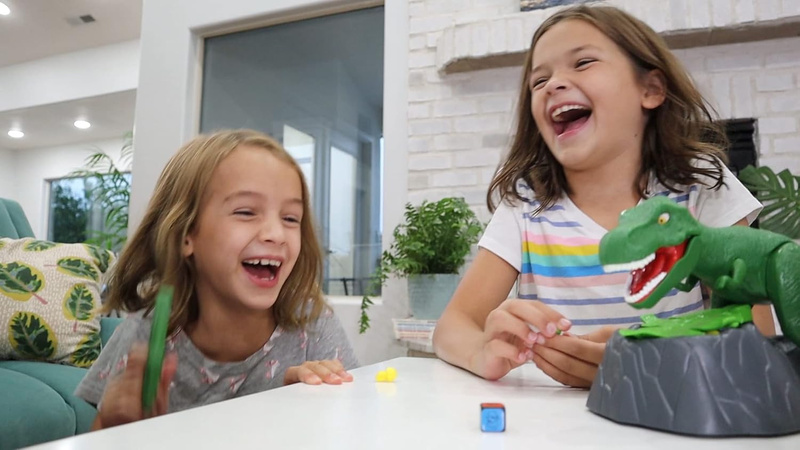 Gra zręcznościowa Dinozaur Dino Crunch Ratuj jajeczka Goliath